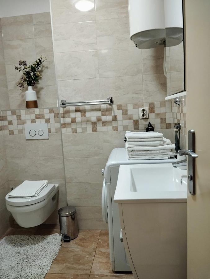 Noemi Apartment Zara Esterno foto