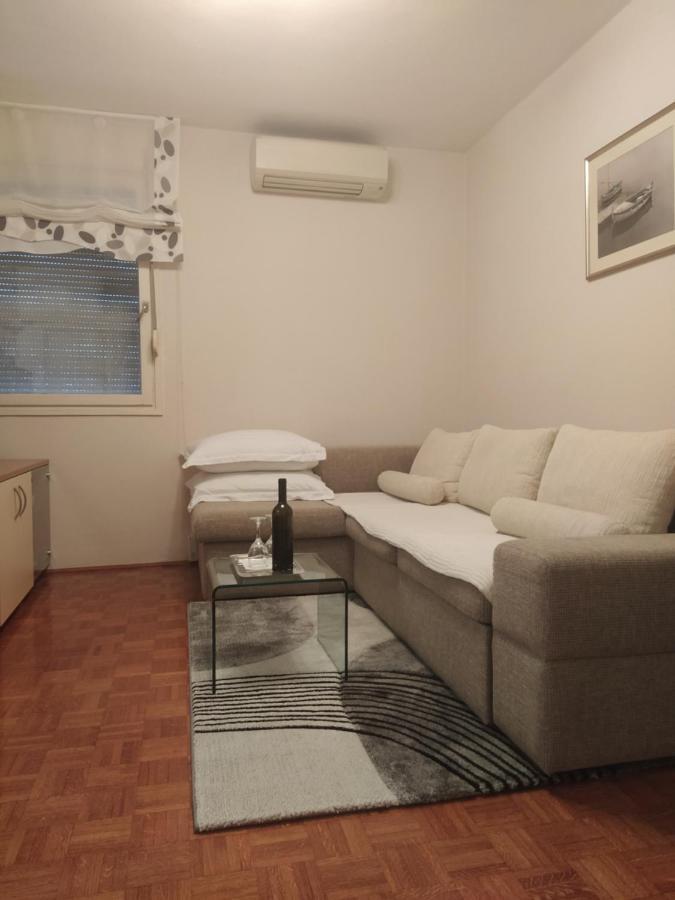 Noemi Apartment Zara Esterno foto